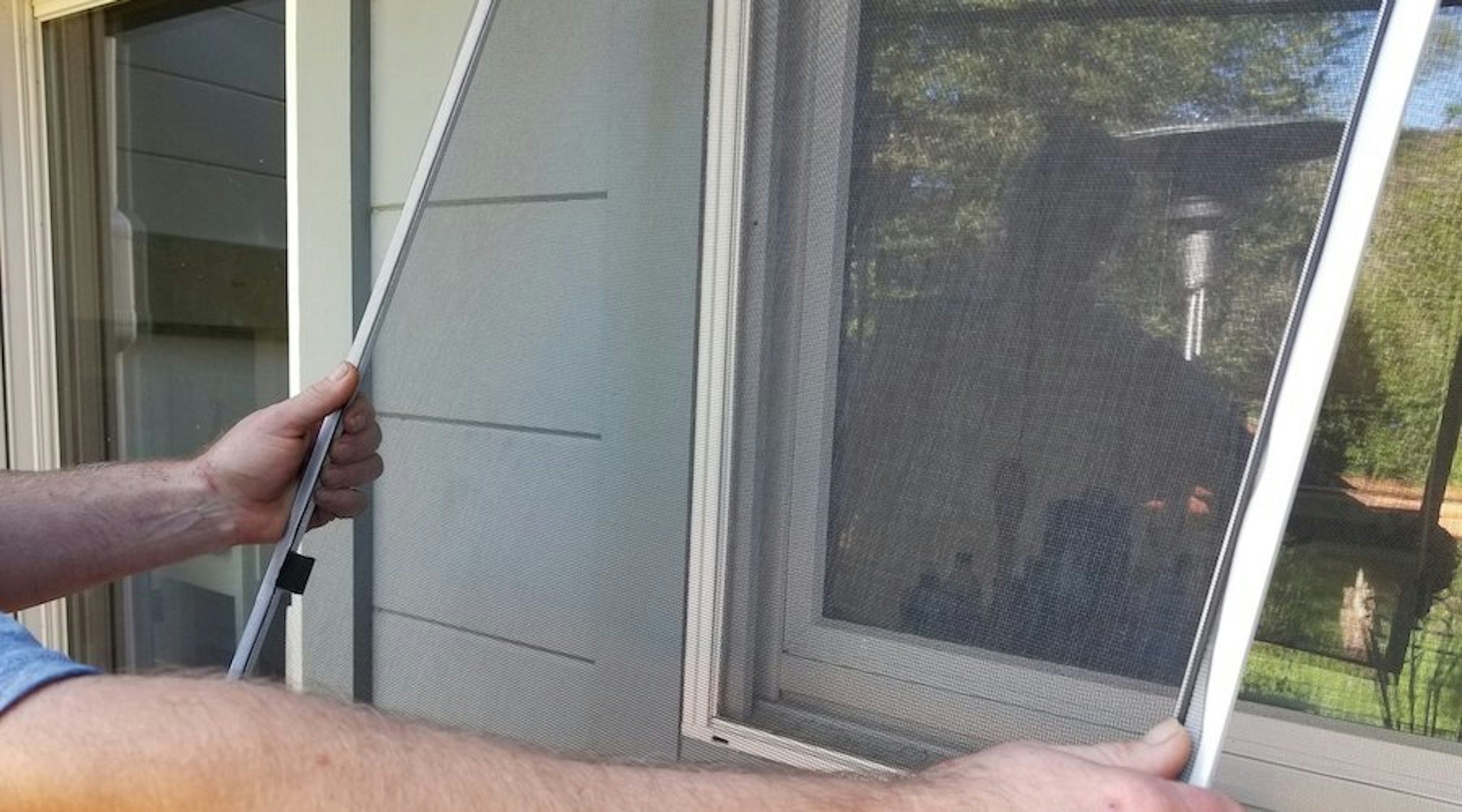 How to Remove a Window Screen