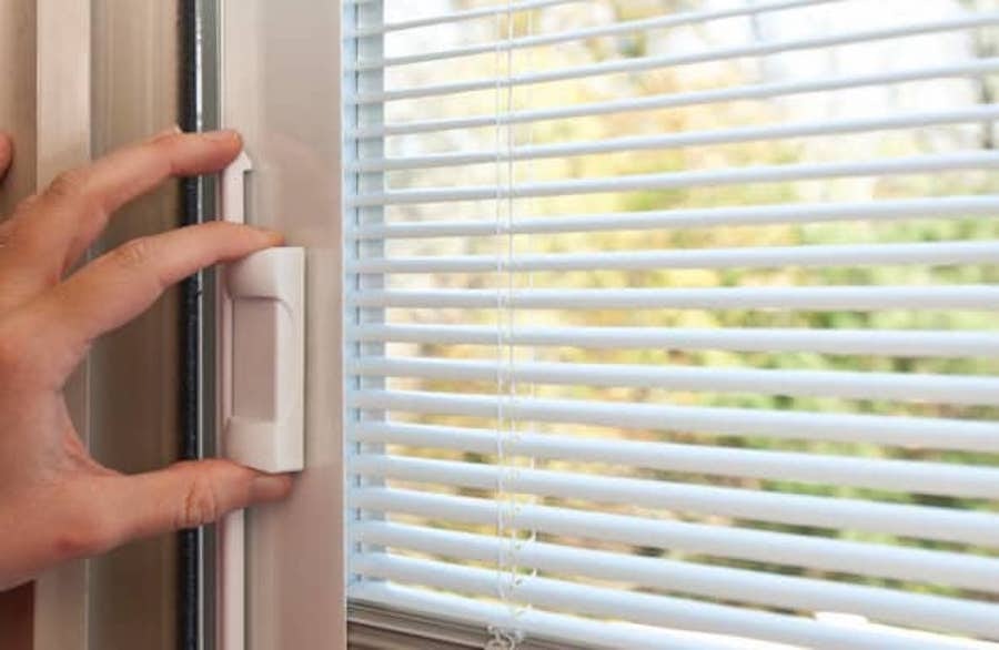 Pros & Cons of Windows Built-in Blinds