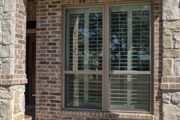 What do oriel single hung windows look like?